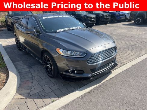 Used 2016 Ford Fusion Titanium image 2