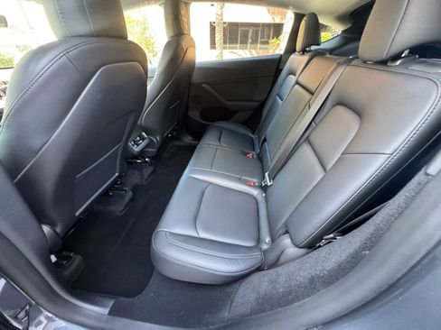Used 2024 Tesla Model Y Long Range RWD image 11