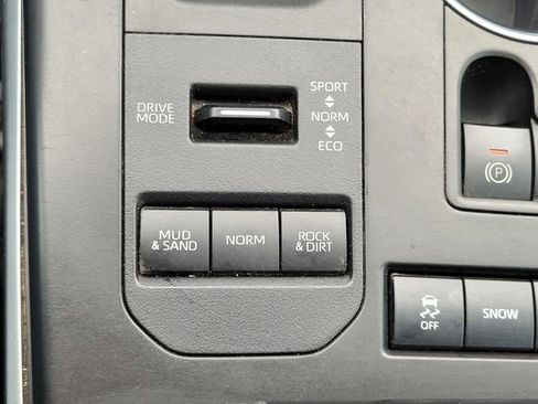 Used 2020 Toyota Highlander XLE image 22