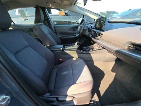 Used 2025 Toyota Prius LE FWD image 3