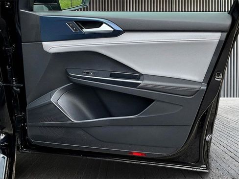 Used 2024 Volkswagen Taos SE image 24