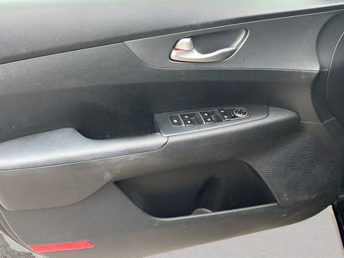 Used 2021 Kia Forte LXS FWD image 11