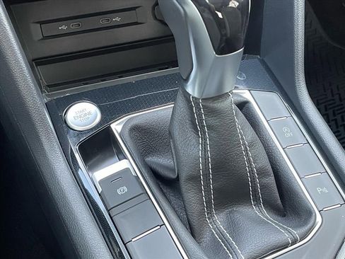 New 2026 Volkswagen Taos SE image 18