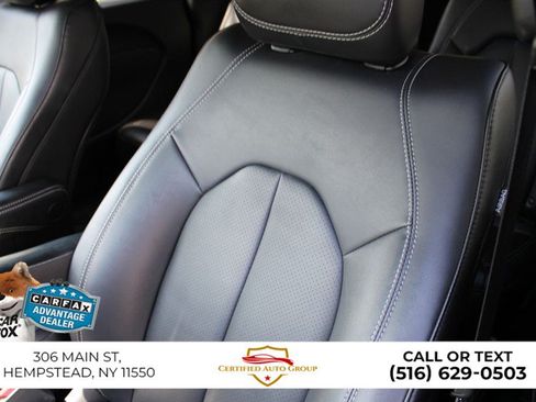 Used 2025 Chrysler Pacifica Select FWD image 10