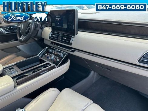 Used 2022 Lincoln Navigator Reserve AWD/4WD image 11