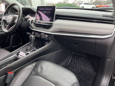 Used 2022 Jeep Compass Latitude w/ Sun and Sound Group image 39