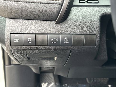 Used 2020 Toyota Camry XLE image 20