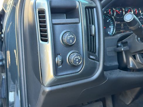 Used 2018 Chevrolet Silverado 1500 LT w/ LT Eassist Package image 19