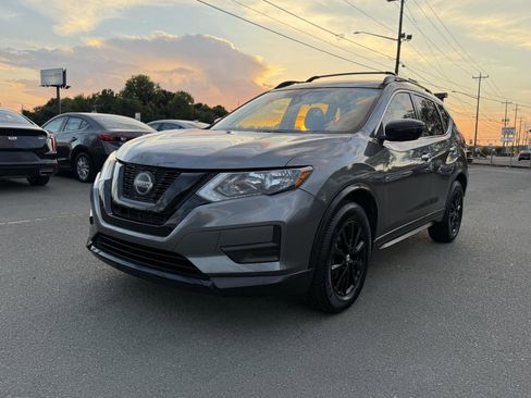 Used 2018 Nissan Rogue SV FWD image 3