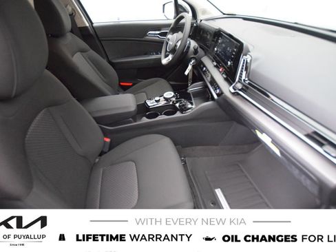 New 2025 Kia Sportage LX image 16