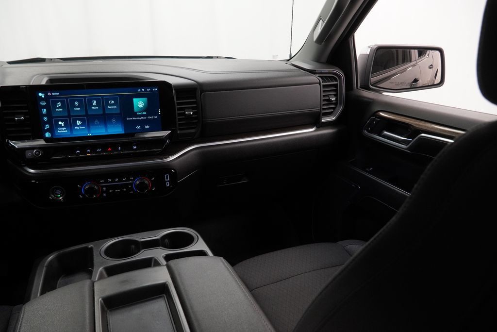 Used 2024 Chevrolet Silverado 1500 LT AWD/4WD image 10