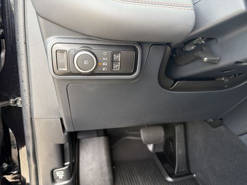 Used 2025 Ford Explorer Active w/ Active Comfort Package RWD image 23
