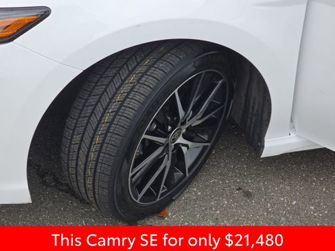 Used 2024 Toyota Camry SE image 36