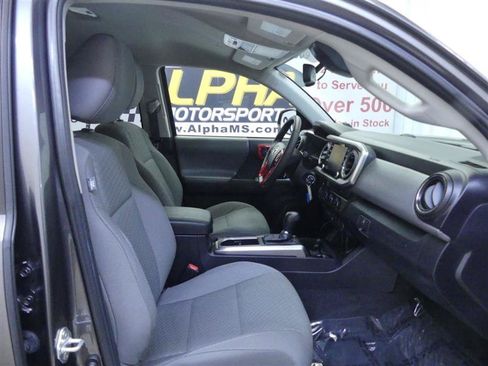 Used 2022 Toyota Tacoma SR5 AWD/4WD image 7