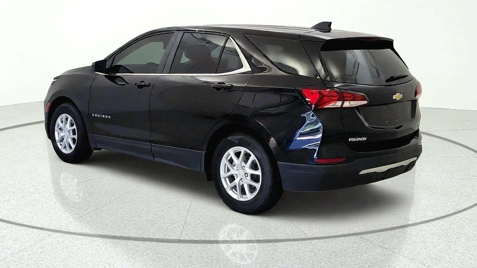 Used 2024 Chevrolet Equinox LT FWD image 4