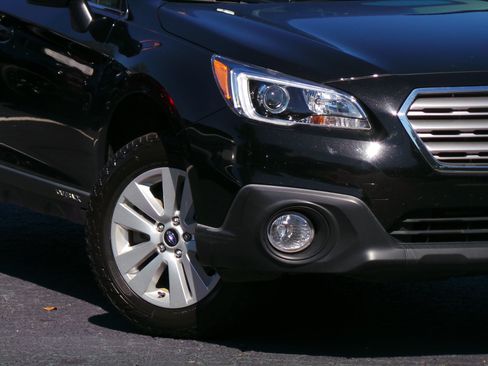 Used 2017 Subaru Outback 2.5i Premium AWD/4WD image 17