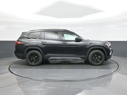 New 2026 Volkswagen Atlas Peak Edition image 8