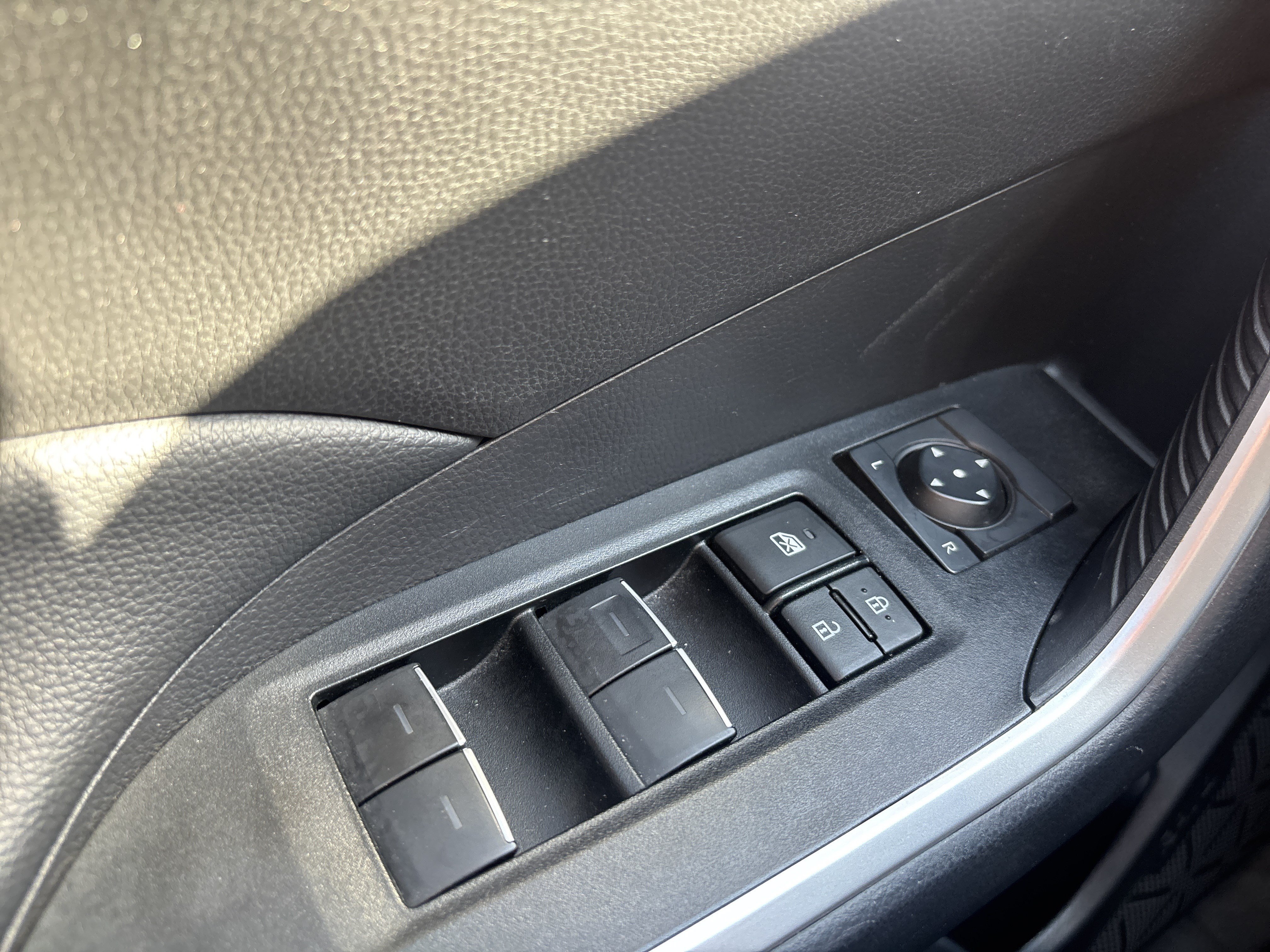 Used 2025 Toyota RAV4 XLE AWD/4WD image 22