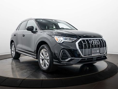 Certified 2024 Audi Q3 2.0T Premium w/ Convenience Package AWD/4WD image 2