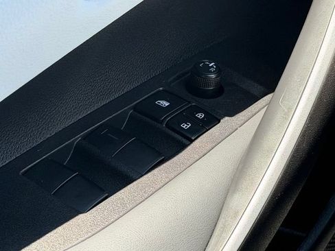 Used 2025 Toyota Corolla SE FWD image 32