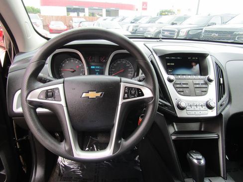 Used 2017 Chevrolet Equinox LT FWD image 15