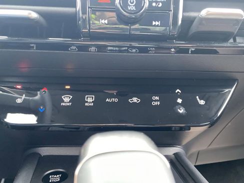 New 2026 Nissan Kicks SR w/ Cold Weather Package image 18