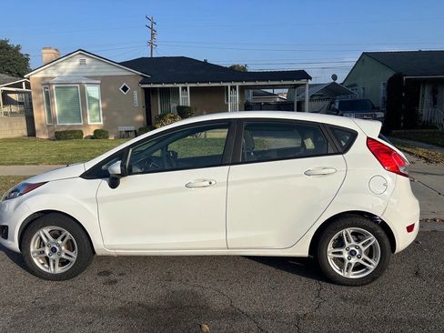 Used 2018 Ford Fiesta SE image 5
