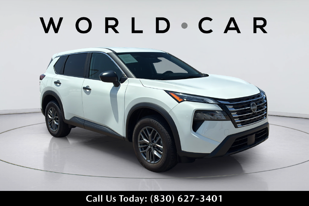 Used 2025 Nissan Rogue S FWD image 2