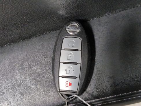 Used 2017 Nissan Rogue SV w/ Sun & Sound Touring Package image 35