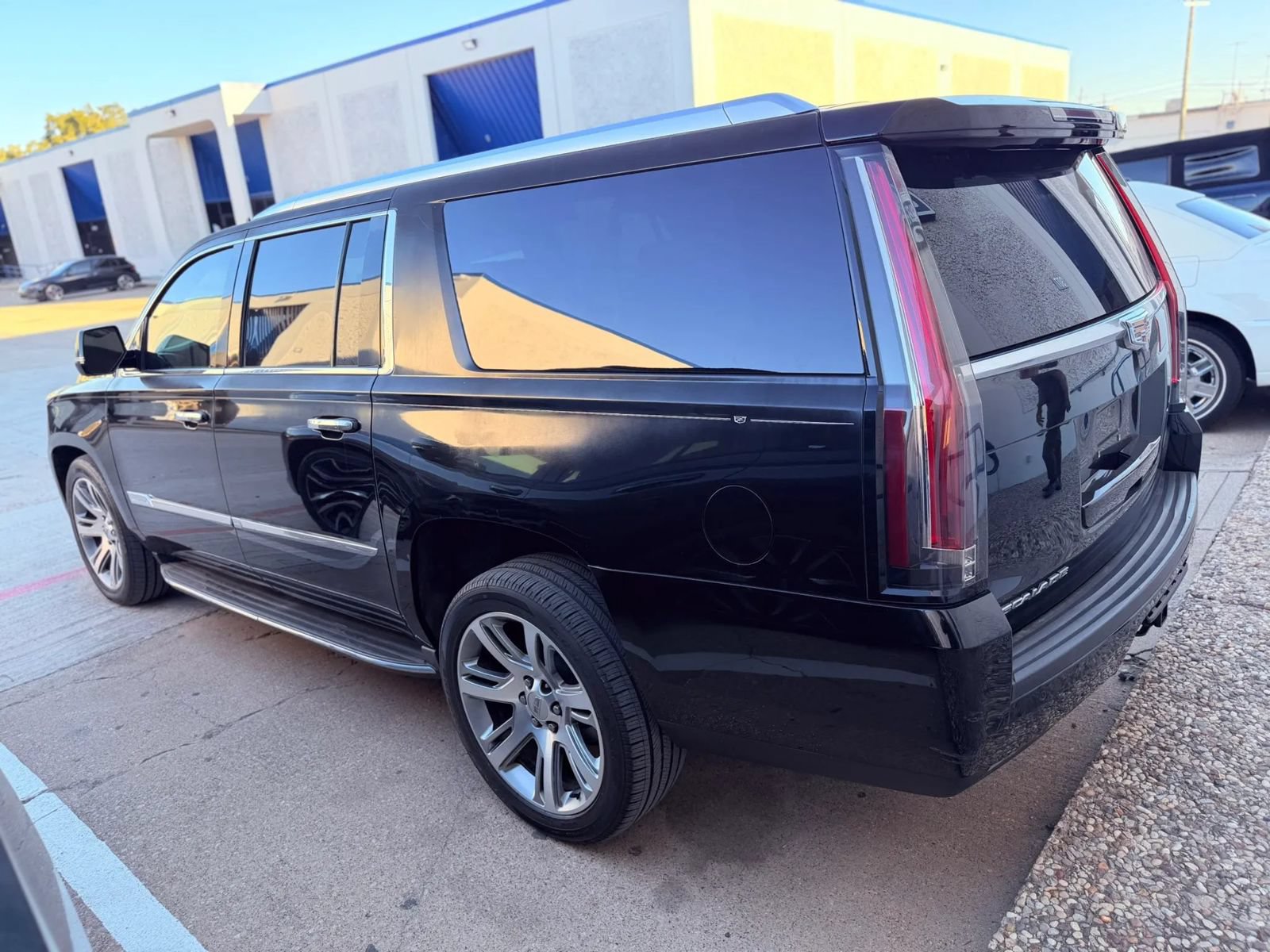 Used 2016 Cadillac Escalade ESV Luxury AWD/4WD image 6