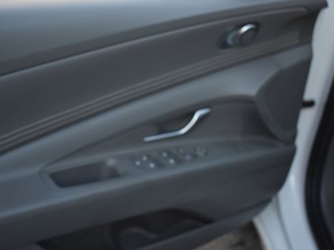 Used 2025 Hyundai Elantra SEL image 26