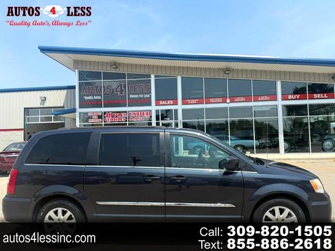 Used 2013 Chrysler Town & Country Touring image 1