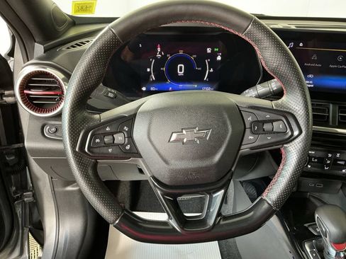 Used 2024 Chevrolet Trax RS w/ Sunroof Package FWD image 17