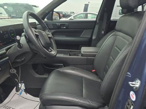 Used 2025 Hyundai Santa Fe Calligraphy image 2