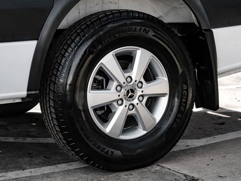 Used 2015 Mercedes-Benz Sprinter 2500 image 43