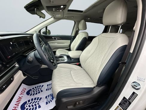 Certified 2026 Kia Carnival SX w/ SX Dark Edition Package FWD image 9