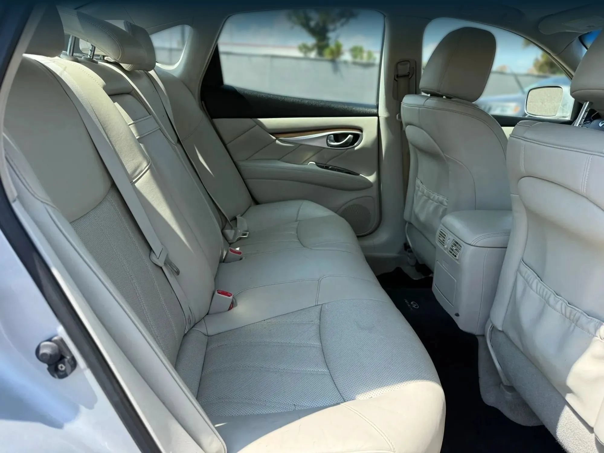 Used 2011 INFINITI M37 w/ Deluxe Touring Pkg RWD image 20