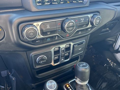 Used 2023 Jeep Wrangler Sahara image 27