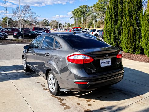 Used 2018 Ford Fiesta SE image 9
