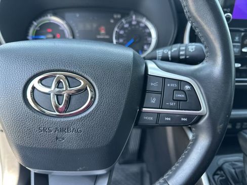 Used 2023 Toyota Highlander LE image 12