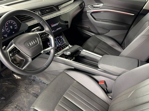Used 2022 Audi e-tron Premium Plus w/ Premium Plus Package image 9