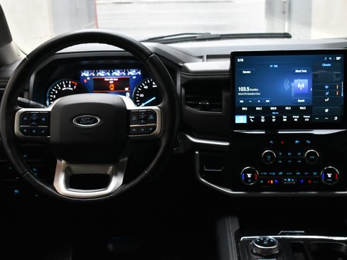 Used 2024 Ford Expedition XLT image 34