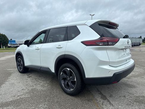 Used 2024 Nissan Rogue SV FWD image 4