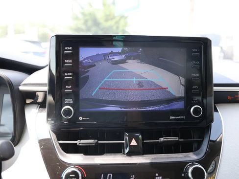 Used 2022 Toyota Corolla LE FWD image 17