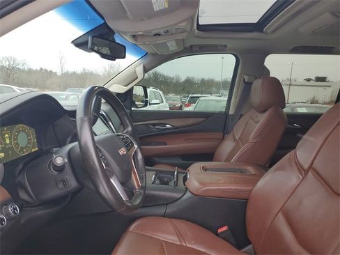 Used 2015 Cadillac Escalade Premium image 12