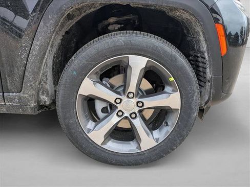 New 2026 Jeep Grand Cherokee Limited image 17