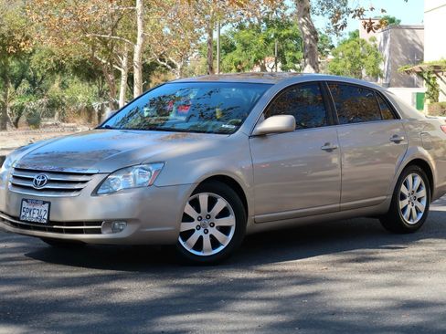 Used 2005 Toyota Avalon XL image 2