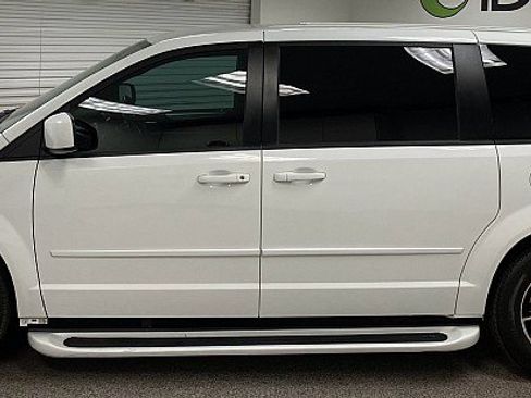 Used 2016 Dodge Grand Caravan SXT w/ UConnect Hands-Free Group image 8