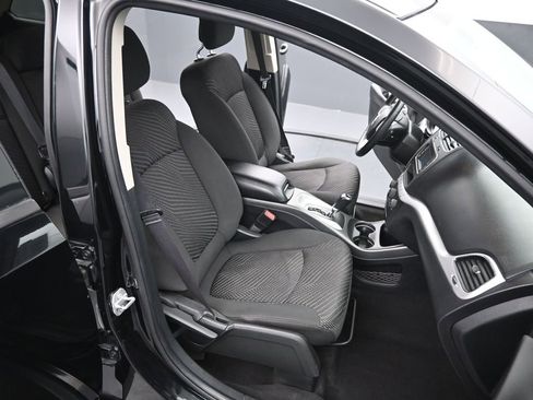 Used 2017 Dodge Journey SE w/ Flexible Seating Group image 21