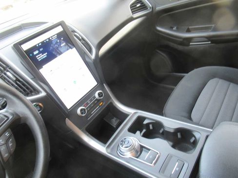 Used 2022 Ford Edge SE image 29